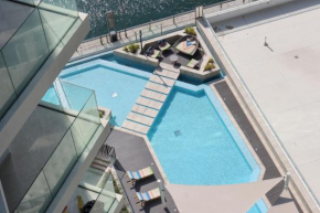 Livbnb- High-End 2BR with Dubai Canal View